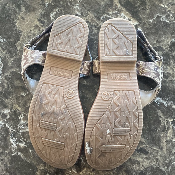 MK Flip Flop Sandals - Picture 3 of 3
